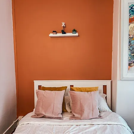 Indépendant Près De Montmartre *